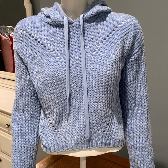 Derek Heart Sweaters - EUC Derek Heart Cropped Hooded Sweater • Size Small